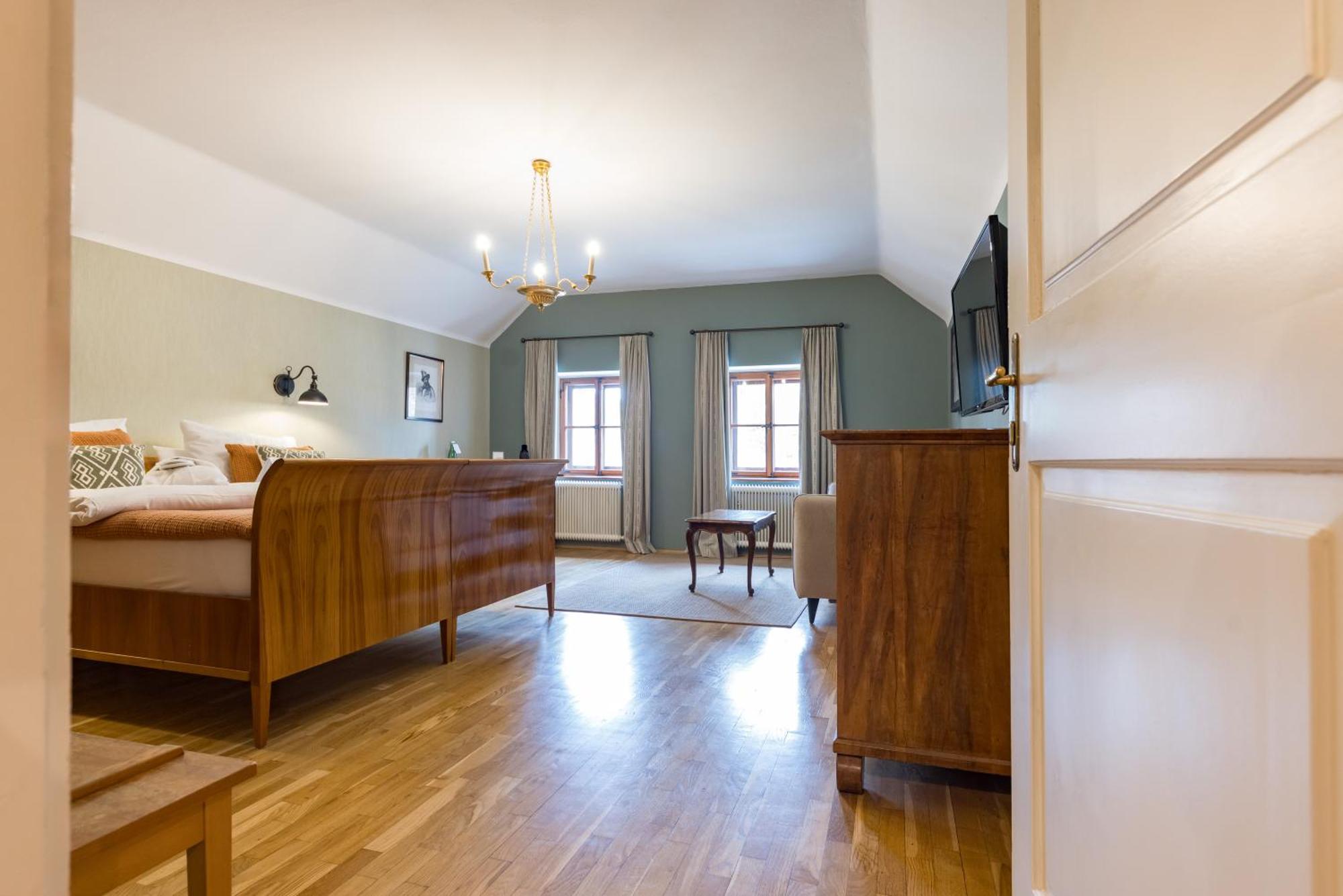 Der Schlosswirt Zu Anif - Biedermeierhotel Und Restaurant Kültér fotó