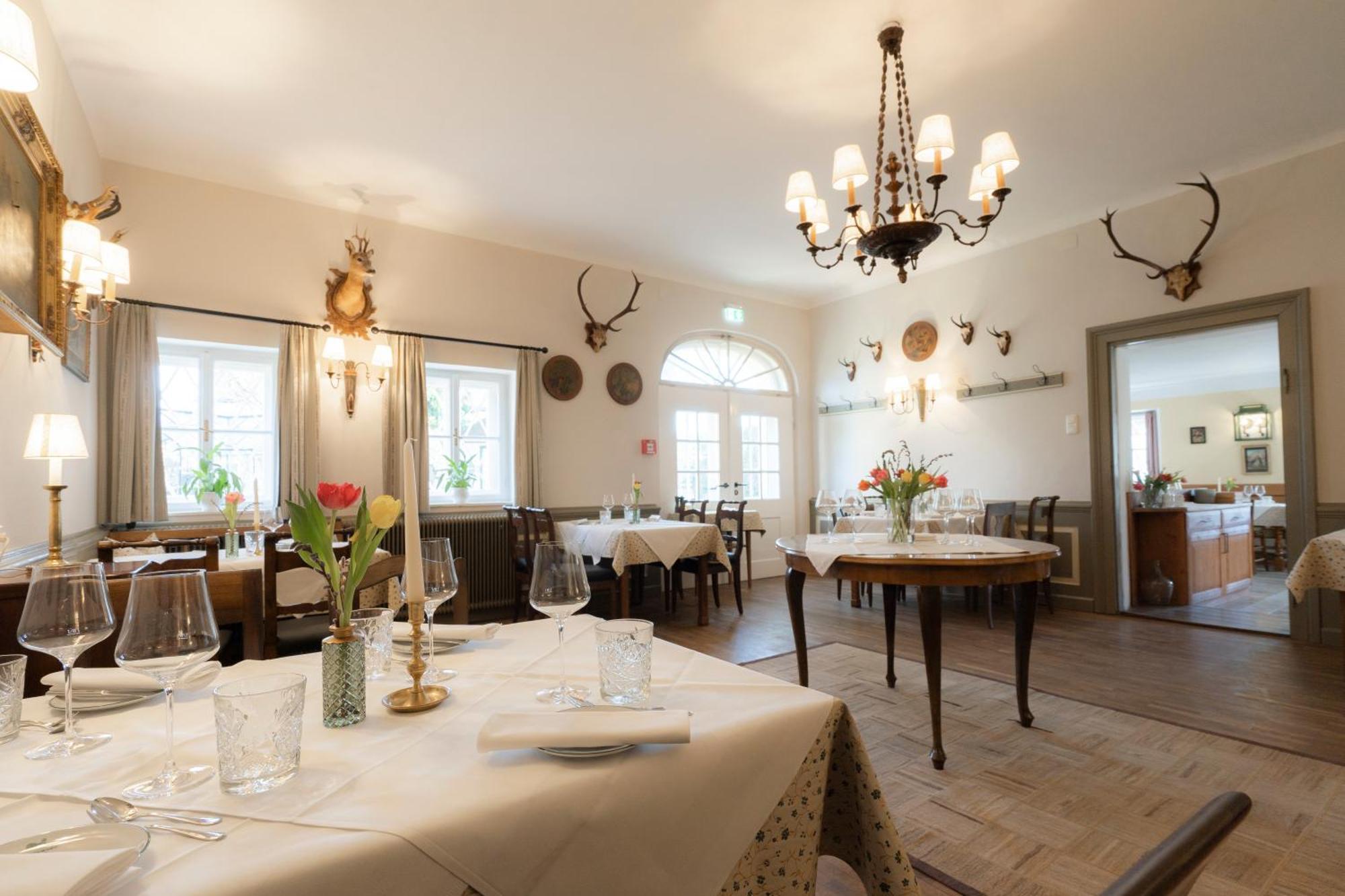 Der Schlosswirt Zu Anif - Biedermeierhotel Und Restaurant Kültér fotó