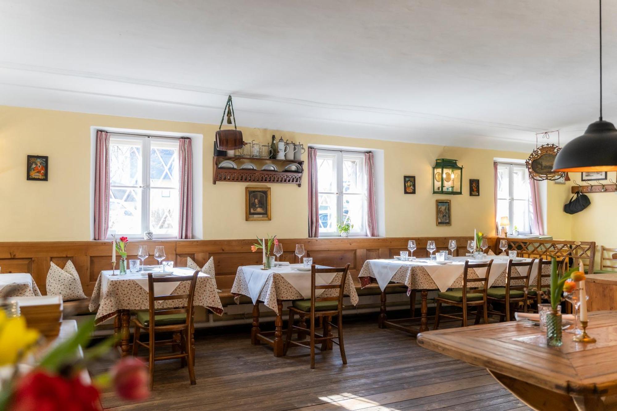 Der Schlosswirt Zu Anif - Biedermeierhotel Und Restaurant Kültér fotó