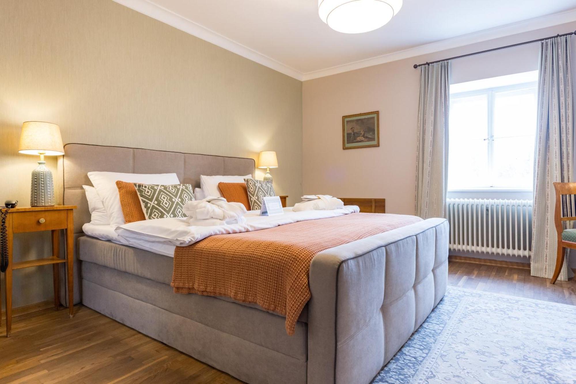 Der Schlosswirt Zu Anif - Biedermeierhotel Und Restaurant Kültér fotó