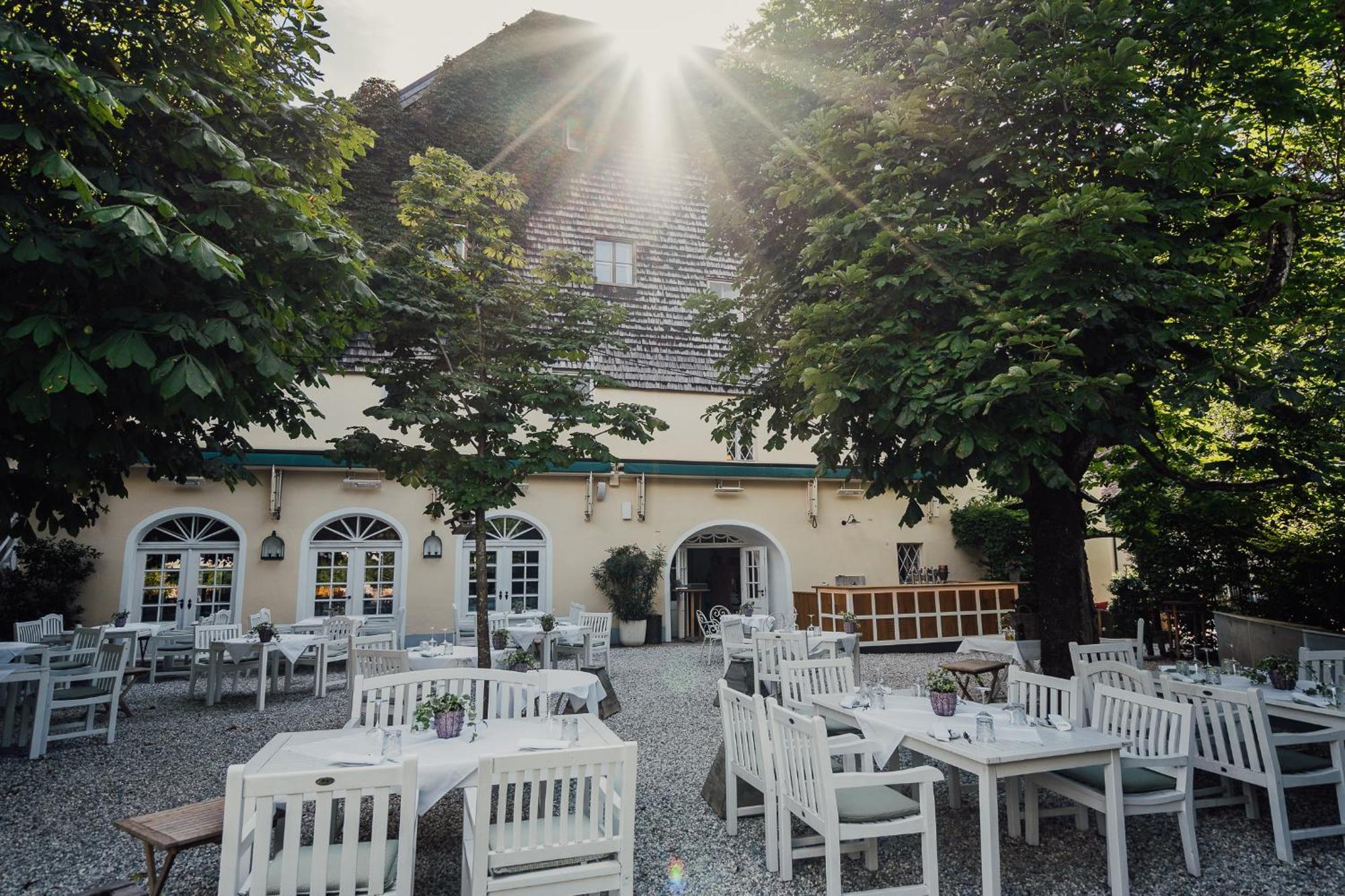 Der Schlosswirt Zu Anif - Biedermeierhotel Und Restaurant Kültér fotó