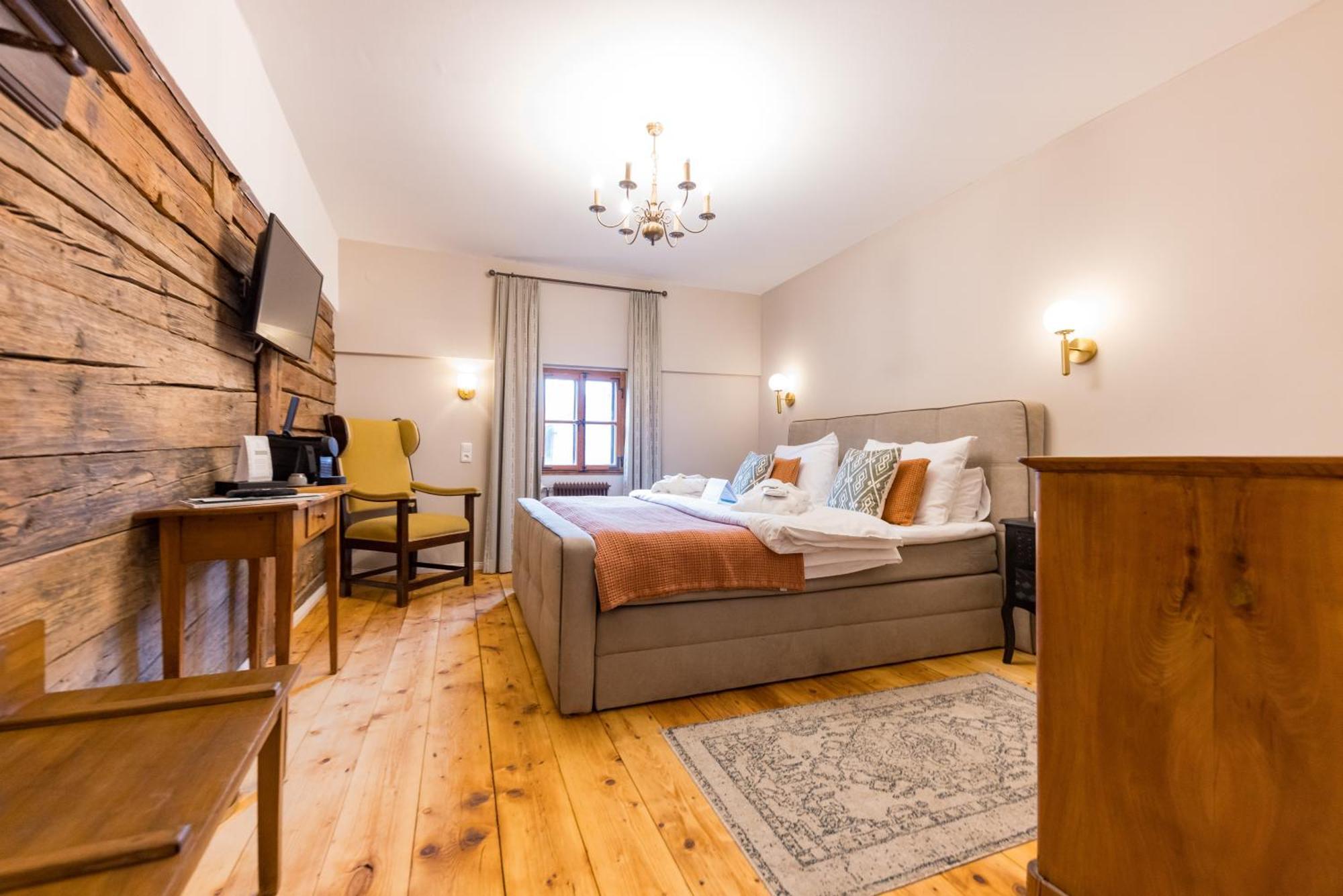 Der Schlosswirt Zu Anif - Biedermeierhotel Und Restaurant Kültér fotó