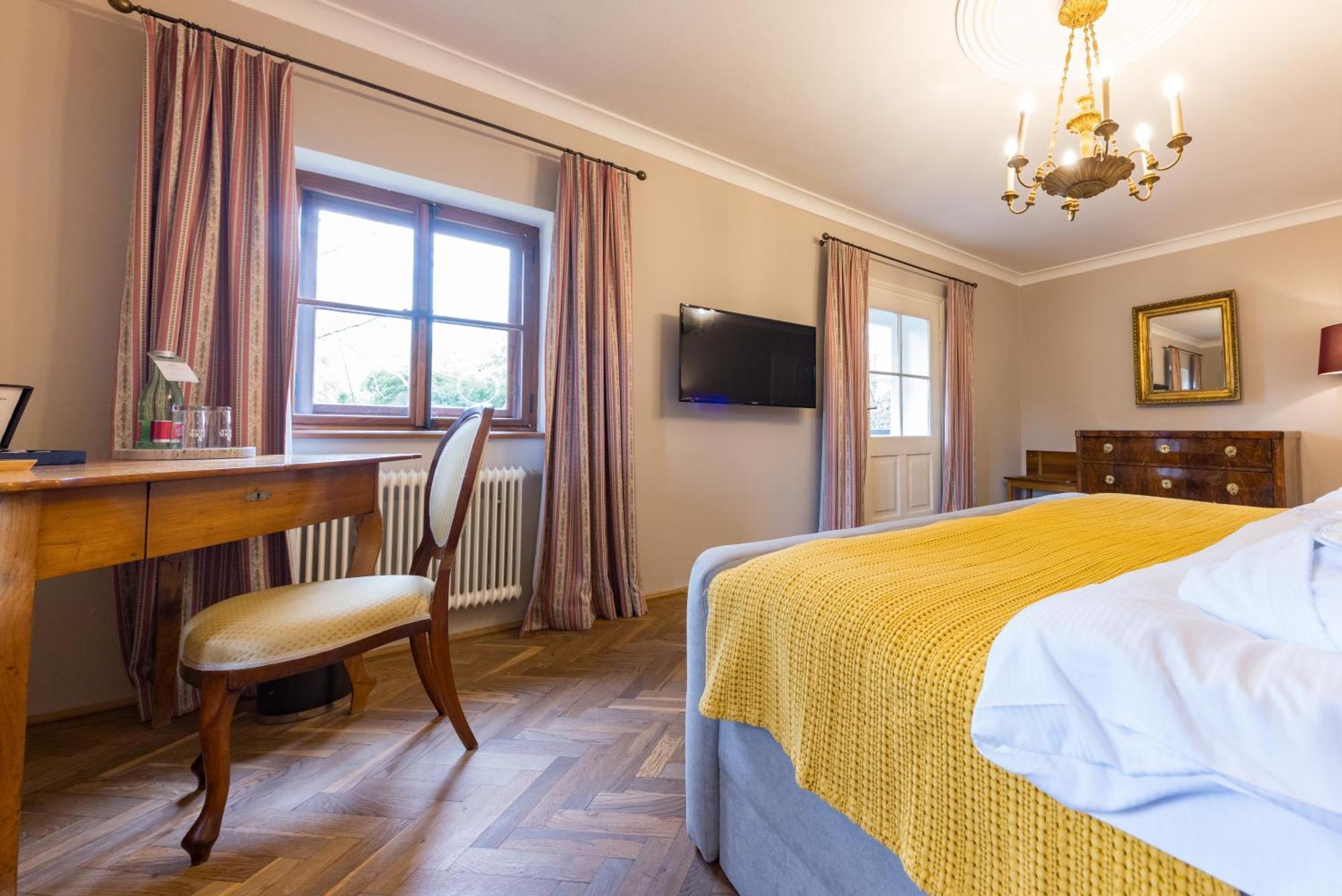 Der Schlosswirt Zu Anif - Biedermeierhotel Und Restaurant Kültér fotó