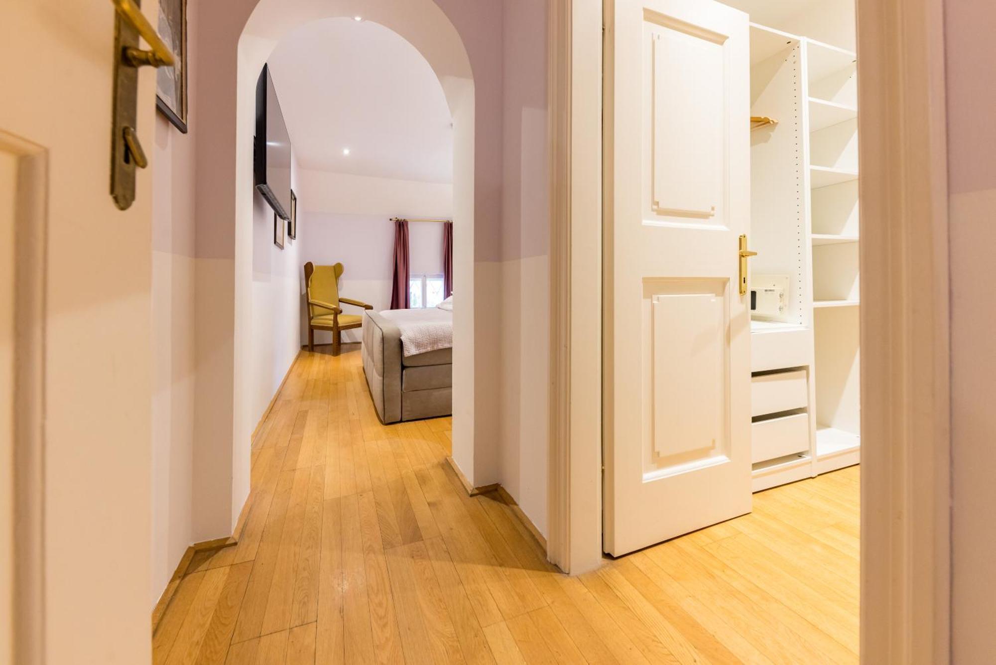 Der Schlosswirt Zu Anif - Biedermeierhotel Und Restaurant Kültér fotó
